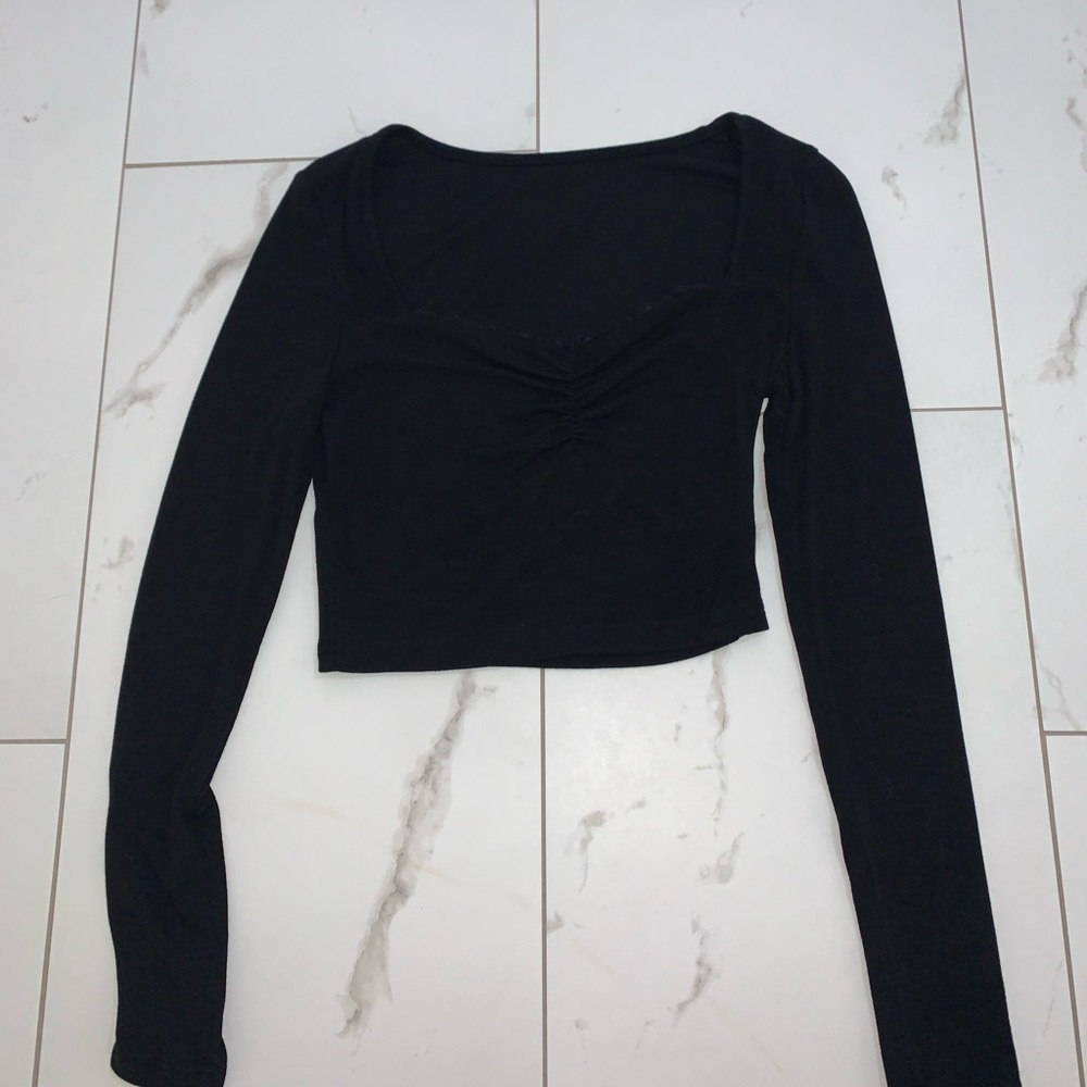 BLACK RIBBED LONG SLEEVE WITH LACE NECKLINE